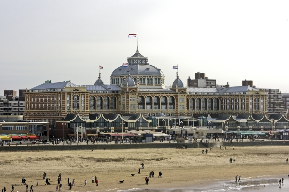 Scheveningen en Kurhaus aan zee
